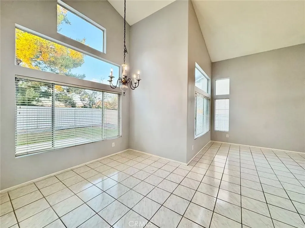 676 Avondale Drive, Corona, California 92879 home-pic-10